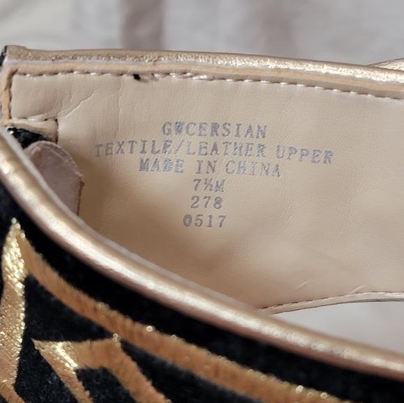 GUESS CERSIAN Black and Gold Velvet Chunky Block Heeled Sandal Sz 7.5 Chic - Picture 3 of 12